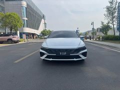 Hyundai Elantra 2023 1.5L CVT Luxury - ფოტო 3