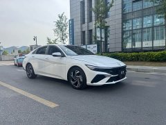 Hyundai Elantra 2023 1.5L CVT Luxury - ფოტო 4