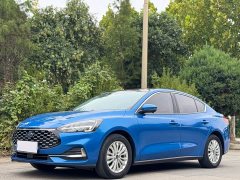 Ford Focus Sedan EcoBoost 180 Automatic Trend - ფოტო 1