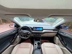 Ford Focus Sedan EcoBoost 180 Automatic Trend - ფოტო 12