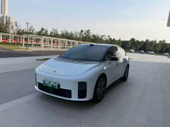 Li Auto i6 Four-Wheel Drive Standard Edition - ფოტო 1