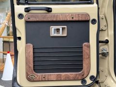 Toyota Land Cruiser (Imported) LC71 4.0L Automatic - ფოტო 12