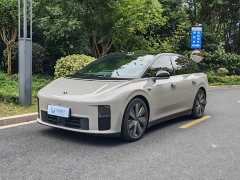 Li Auto i6 Four-Wheel Drive Standard Edition - ფოტო 1