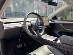 Tesla Model Y Rear-Wheel Drive - ფოტო 4