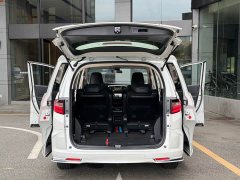 Honda Odyssey 2.0L Sharp Premium Edition - ფოტო 15