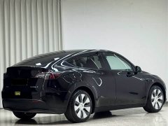 Tesla Model Y Rear-Wheel Drive - ფოტო 6