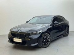BMW i5 xDrive 50L M Sport Package - ფოტო 1