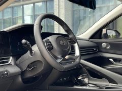 Hyundai Elantra 1.5L CVT Luxury - ფოტო 10