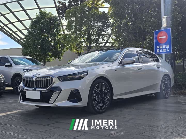 BMW 5 Series 530Li Luxury M Sport Package - ავტომობილი ჩინეთიდან