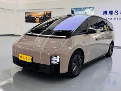 Li Auto MEGA Home Family Edition - ფოტო 1