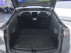 Tesla Model Y Rear-Wheel Drive - ფოტო 4