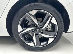Hyundai Elantra 1.5L CVT Luxury - ფოტო 16