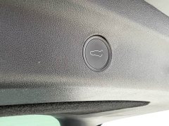 Tesla Model Y Long Range All-Wheel Drive - ფოტო 19