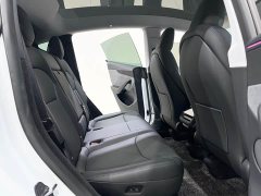 Tesla Model Y Rear-Wheel Drive - ფოტო 10