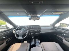 Lexus ES 200 Premium Edition - ფოტო 8