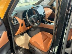 Toyota Vellfire Crown Hybrid 2.5L Executive Premier Edition - фото 3