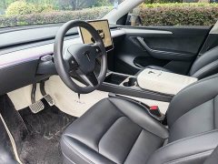 Tesla Model Y Rear-Wheel Drive - ფოტო 13