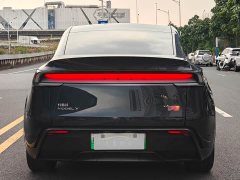 Tesla Model Y Rear-Wheel Drive - ფოტო 5