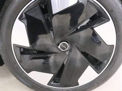Volvo EX30 Rear-Wheel Drive Long Range Plus - ფოტო 16