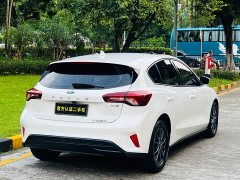 Ford Focus Hatchback EcoBoost 180 Automatic Sport Edition - ფოტო 4