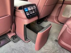NIO ES8 Six-Seat Executive Signature Edition - ფოტო 12