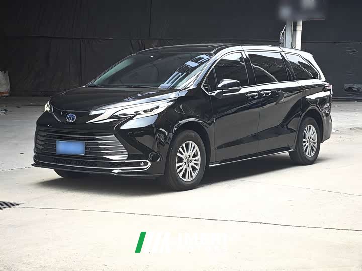 Toyota Sienna 2.5L Hybrid Luxury