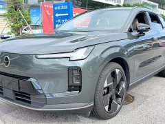 Volvo XC70 Plug-in Hybrid 2026 All-Wheel Drive Extended Range Ultra - ფოტო 1
