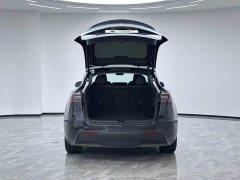 Tesla Model Y Rear-Wheel Drive - ფოტო 3