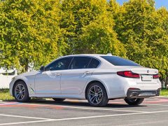 BMW 5 Series 525Li M Sport Package - ფოტო 4