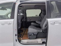 Toyota Gravia 2.5L Hybrid Comfort Edition - ფოტო 15