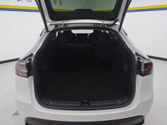 Tesla Model Y Rear-Wheel Drive - ფოტო 4