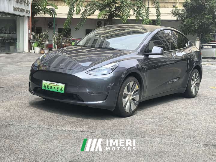 Tesla Model Y Long Range All-Wheel Drive