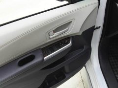 Toyota Gravia 2.5L Hybrid Comfort Edition - ფოტო 12