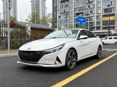 Hyundai Elantra 2022 1.5L CVT Luxury - ფოტო 1