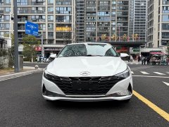 Hyundai Elantra 2022 1.5L CVT Luxury - ფოტო 2