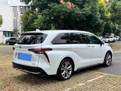 Toyota Sienna 2.5L Hybrid Premium Edition - ფოტო 4