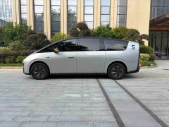 Li Auto Li Xiang MEGA Ultra - ფოტო 4