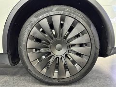 Tesla Model Y Long Range All-Wheel Drive - ფოტო 15