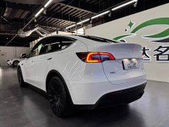 Tesla Model Y Long Range All-Wheel Drive - ფოტო 4