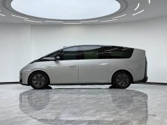 Li Auto Li Xiang MEGA Ultra - ფოტო 7