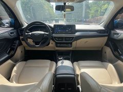 Ford Focus Sedan EcoBoost 180 Automatic Trend - ფოტო 11