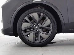 Li Auto L8 2024 Pro - ფოტო 17