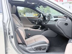 Lexus ES 2022 200 Luxury - ფოტო 8