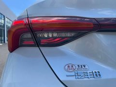 Toyota Camry 2.0L Base - ფოტო 14