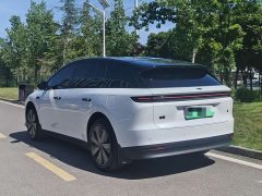 Li Auto i6 Four-Wheel Drive Standard Edition - ფოტო 3