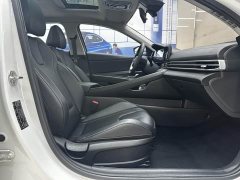 Hyundai Elantra 1.5L CVT Luxury - ფოტო 10