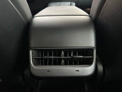 Tesla Model Y Rear-Wheel Drive - ფოტო 18