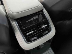 Volvo XC90 Plug-in Hybrid T8 Inscription Luxury 7-Seater - ფოტო 15