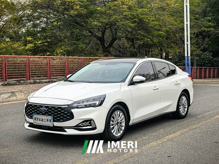 Ford Focus Sedan EcoBoost 180 Automatic Trend