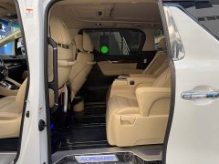 Toyota Alphard Hybrid 2.5L Luxury - ფოტო 4